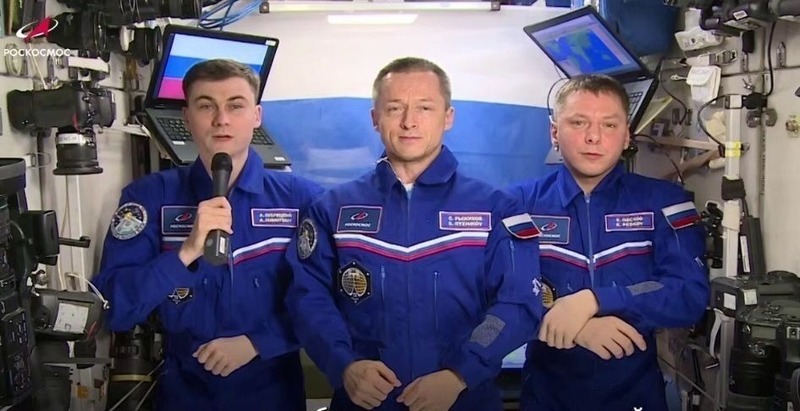 Космонавты с борта МКС поздравили соотечественников с Днем России 