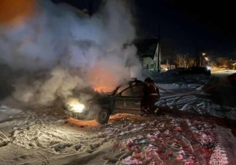 В Порт-Артуре сгорел автомобиль