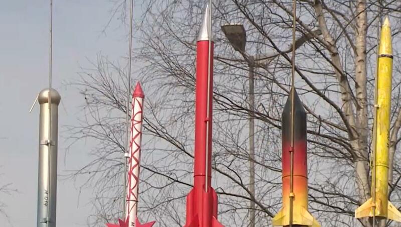 Около 100 моделей ракет школьников и студентов запустили в честь Дня космонавтики в Петербурге