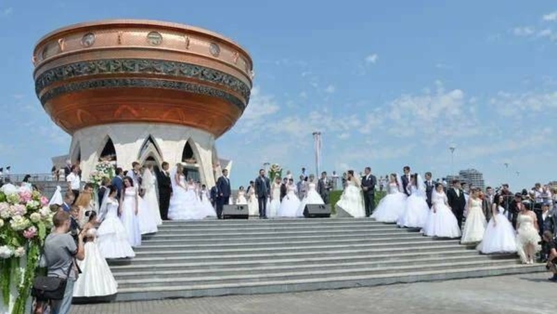 45 пар одновременно заключат брак в День города и республики в Казани