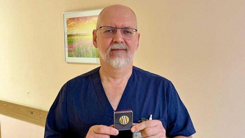 Омичу присвоен знак «Отличник здравоохранения Омской области»