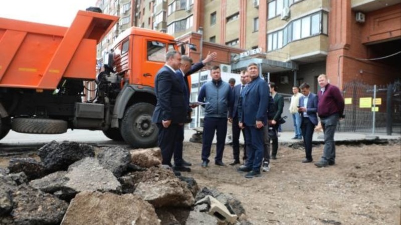 Мавлиев проверил ход работы по благоустройству улиц в центре Уфы