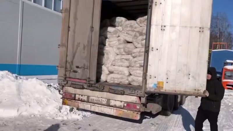 Ленобласть отправила четыре фуры с гуманитарным грузом в Белгородскую область