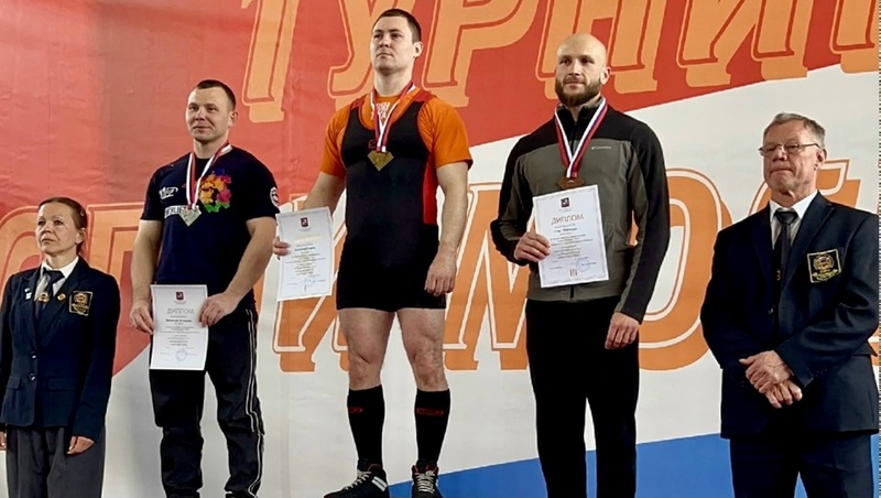 Рязанский спортсмен одержал победу на Всероссийских соревнованиях по пауэрлифтингу