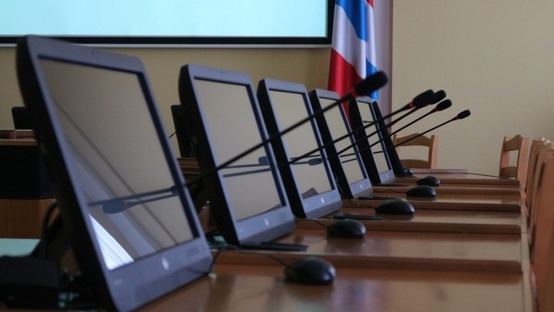 В правительстве Омской области продлили полномочия 4 руководителей