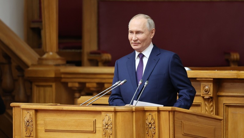 Путин отметил вклад «Петровского бала» в сбережение наследия оперной школы