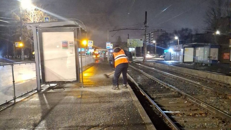 135 единиц техники вывели на уборку снега в Челябинске