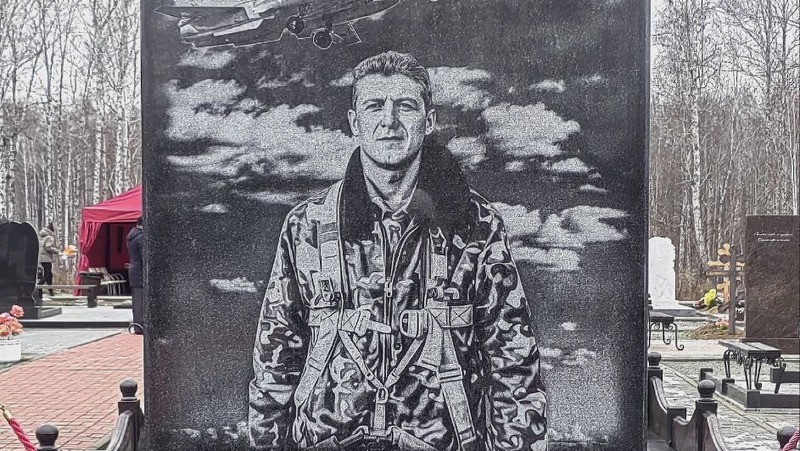 Памятник Герою России Александру Антонову открыли в Челябинске