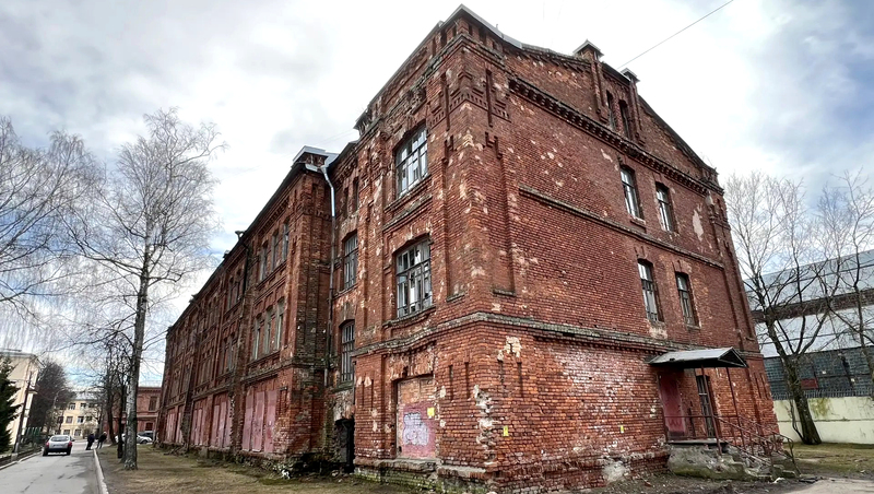 Казарму стрелкового артиллерийского дивизиона в Стрельне отреставрируют по программе «Рубль за метр»