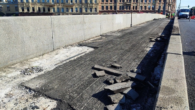 Обуховский мост через реку Фонтанку обновляют в Петербурге