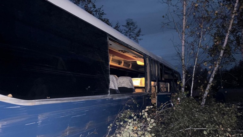 Автобус с 37 пассажирами улетел в кювет под Челябинском