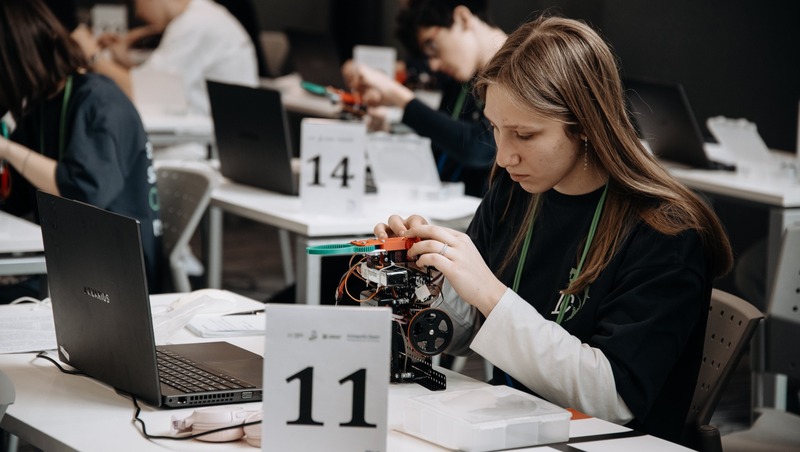 Школьник из РТ победил в международной олимпиаде по робототехнике