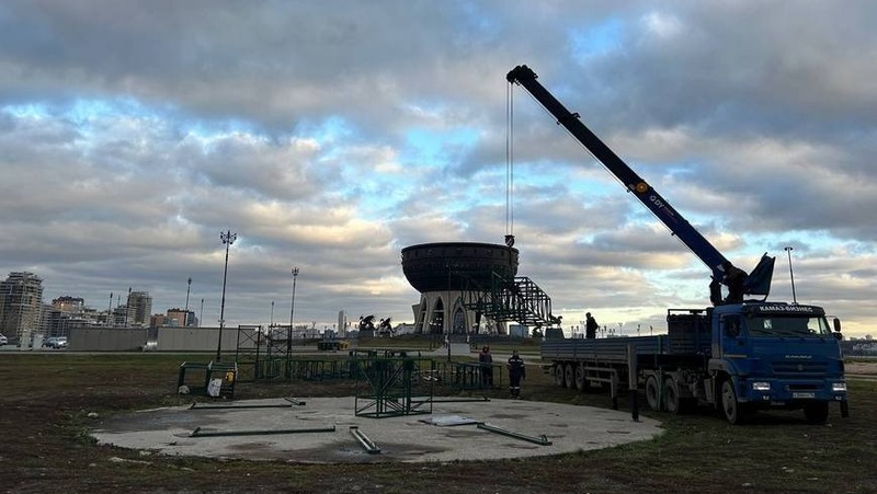 Монтаж главной городской елки стартовал в Казани