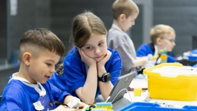 13 свердловчан стали победителями второй Уральской олимпиады по робототехнике