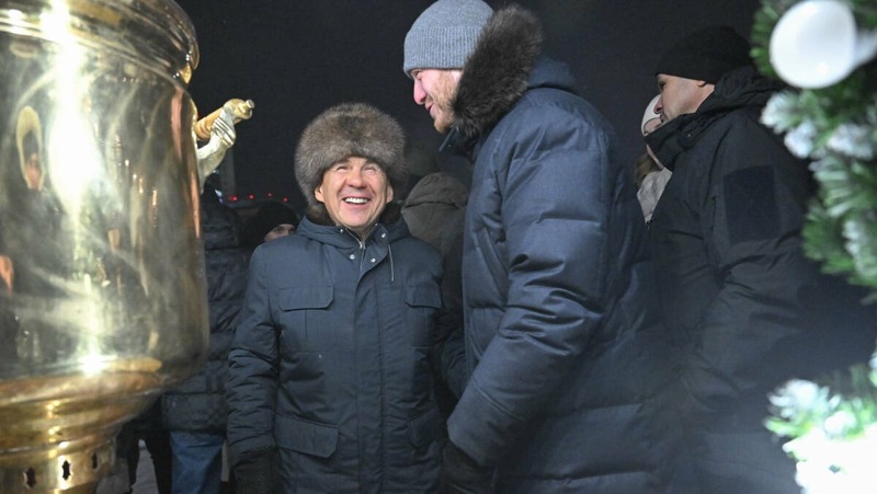 Минниханов посетил ярмарку «Бияляй» у театра кукол «Экият»