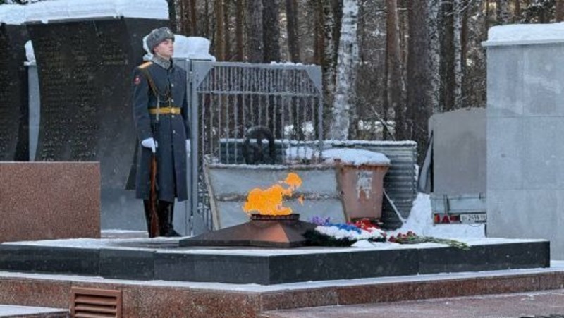 Около 200 человек почтили память жертв блокады Ленинграда на мемориале в Екатеринбурге