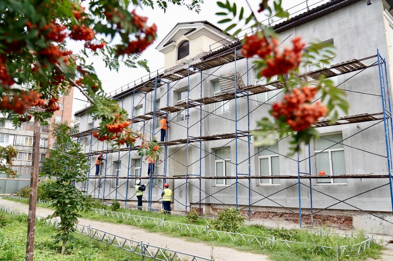 Шалабаев проверил ход капремонта в двух нижегородских школах