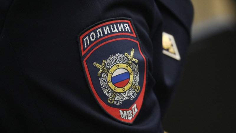 В Петербурге задержали троих подозреваемых в краже флага с дома на Ленсовета