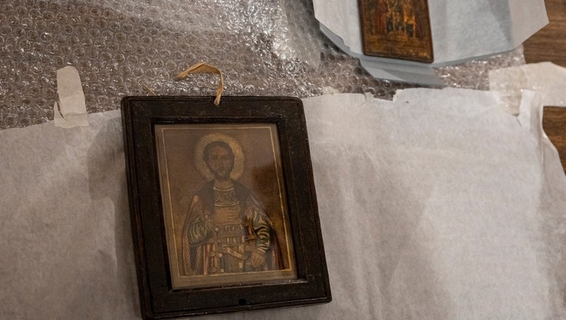 Иконы XIX века вернулись после реставрации из Москвы в магаданский музей