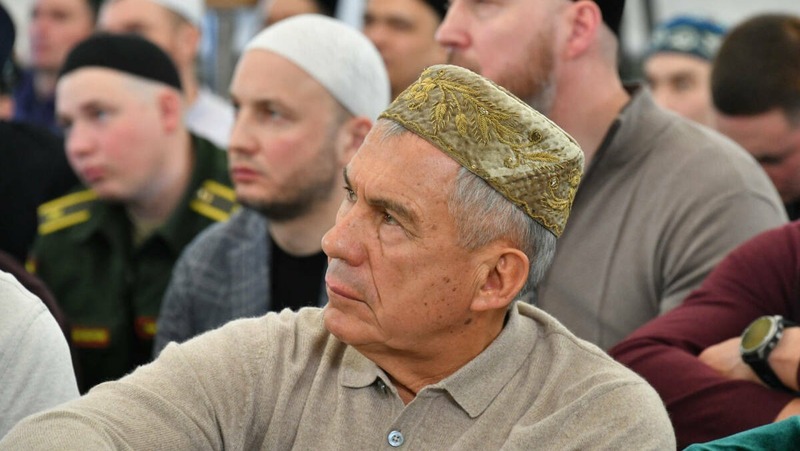 Минниханов принял участие в праздничном намазе в отреставрированной мечети с. Айбаш