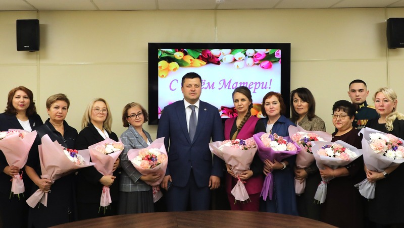 Мавлиев встретился с матерями участников СВО в преддверии Дня матери