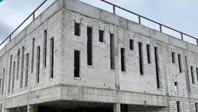 В Омске возвели монолитный каркас нового ледового катка 