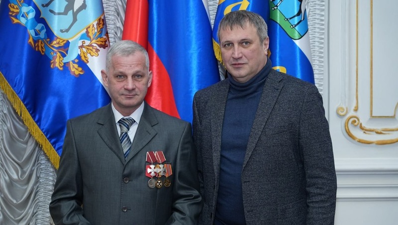 Носков вручил самарцу медаль «За отвагу» за выполнение задач на СВО