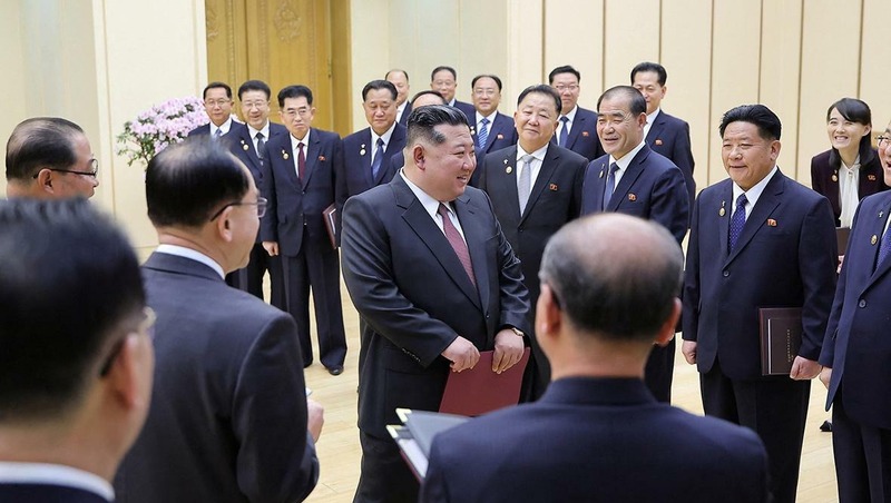 Путин поздравил Ким Чен Ына с переизбранием председателем Госдел КНДР