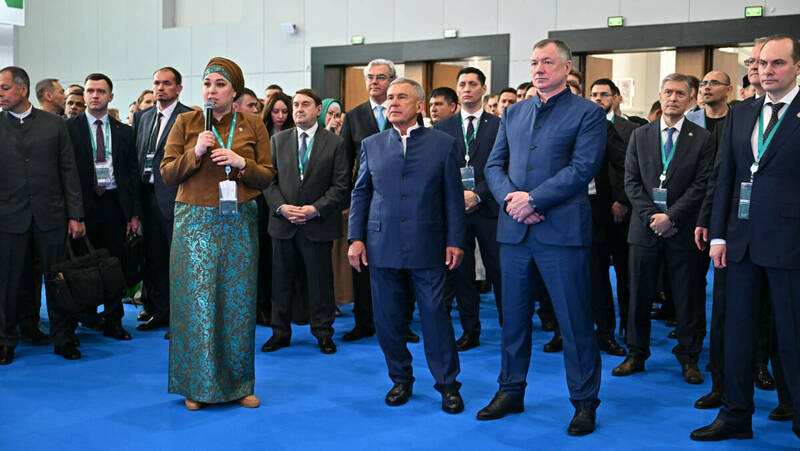 Минниханов и Хуснуллин осмотрели выставку КазаньФорума