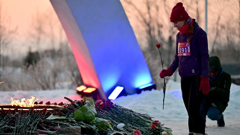 2,5 тыс. бегунов пришли к финишу марафона к «Дорога жизни» на 42,2 километре