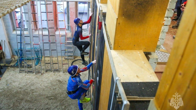 Петербуржцы заняли 2-е место на Всероссийских соревнованиях МЧС России среди юношей и девушек