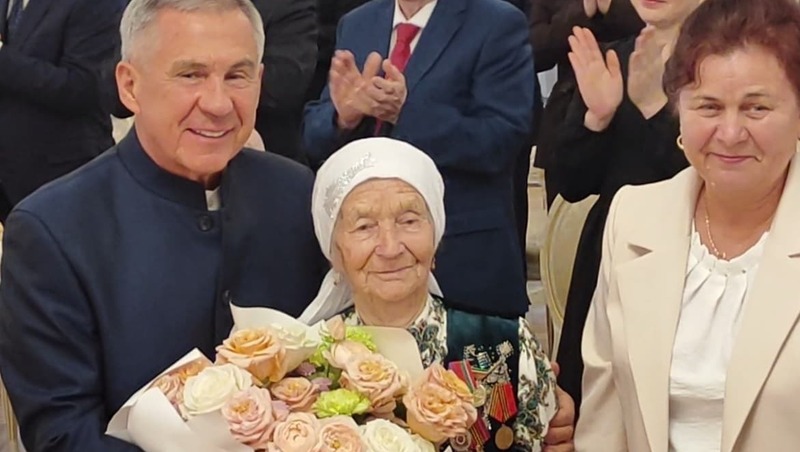 Минниханов вручил госнаграды 54 татарстанцам за выдающиеся достижения