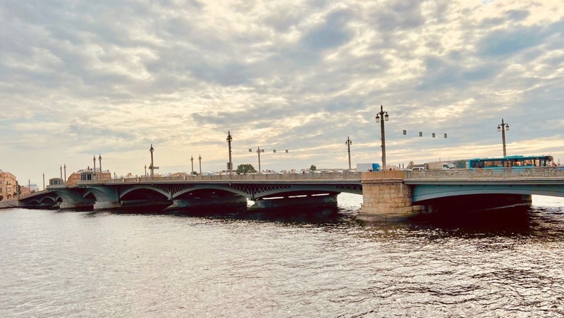 Ремонт Благовещенского моста завершили в Петербурге