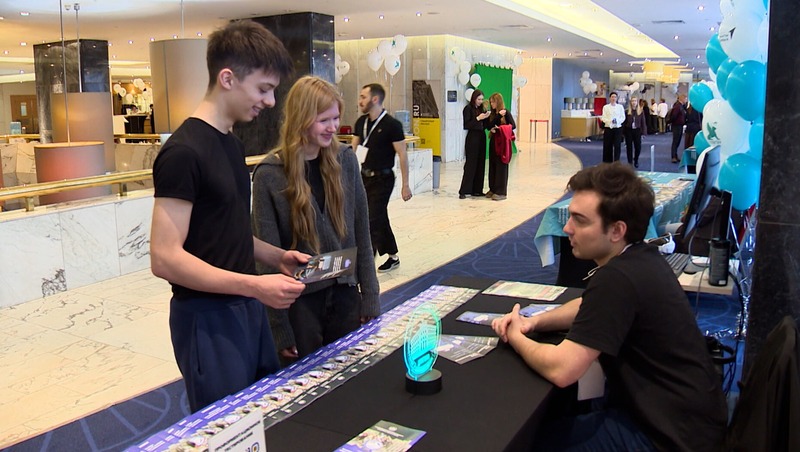 Более 1,5 тыс. школьников приняли участие в межрегиональном молодёжном конгрессе в Петербурге