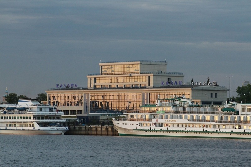 В Казани временно приостановили работу речного порта