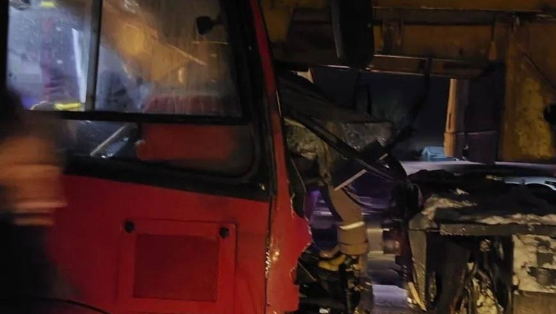 Пассажирский автобус опрокинулся в кювет в Архангельской области