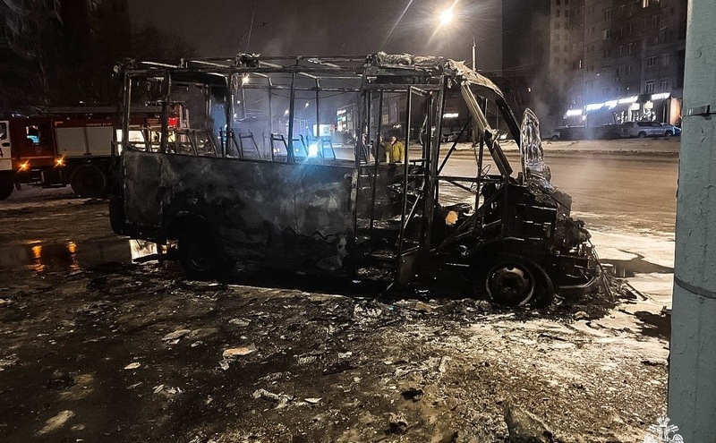 В Омске сгорели две маршрутки