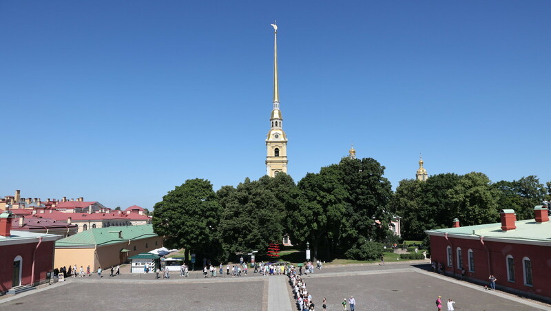 Выставка детских рисунков ко Дню космонавтики и Году народного единства откроется в Петербурге