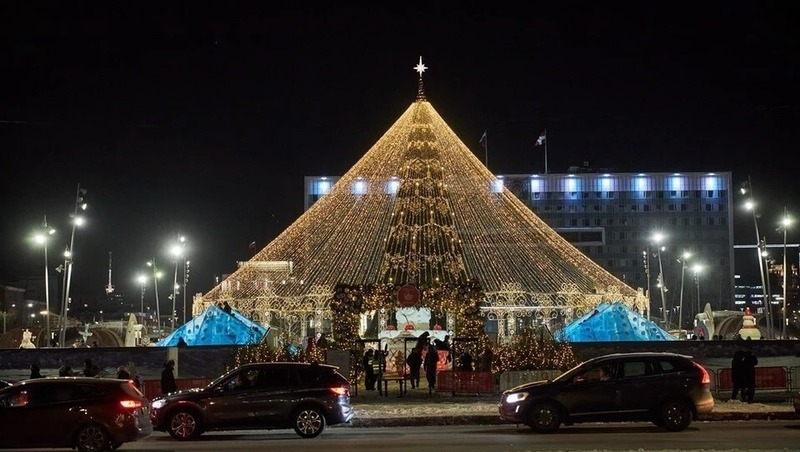 Первые 3 новогодние ёлки зажгутся в Перми 14 декабря