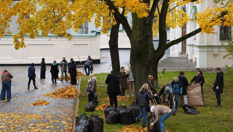 Более 100 субботников прошло в Московском районе Петербурга