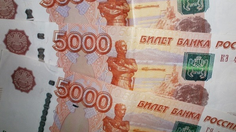 Средняя зарплата омичей перевалила за 70 тыс. руб.