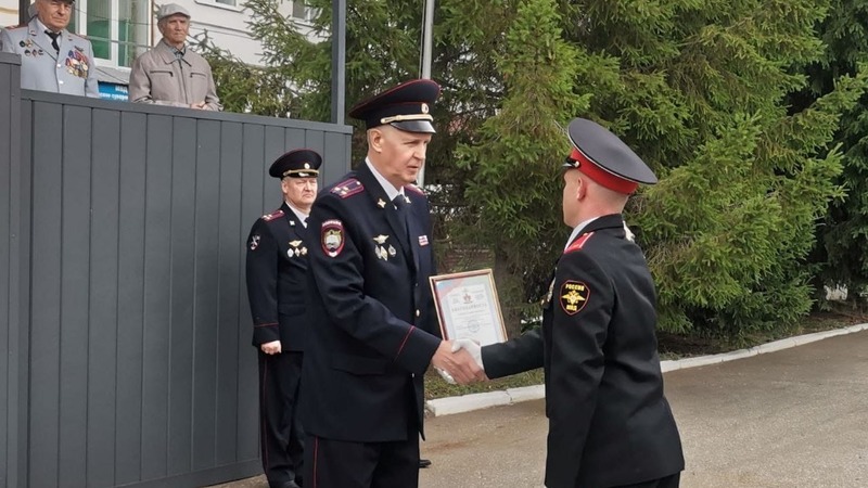 Нуриев вручил аттестаты выпускникам суворовского военного училища