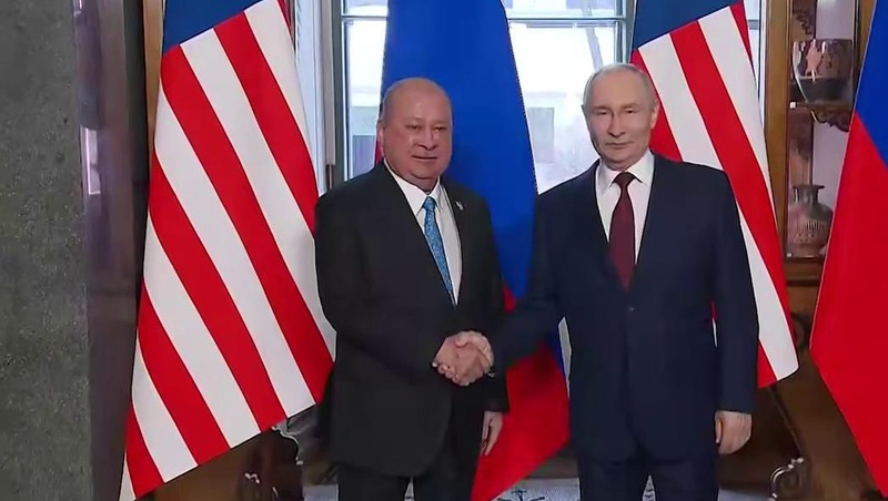 Путин встретился с верховным правителем Малайзии султаном Ибрагимом в Эрмитаже