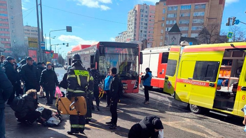 В Казани произошло ДТП у остановки: пострадали более 10 человек