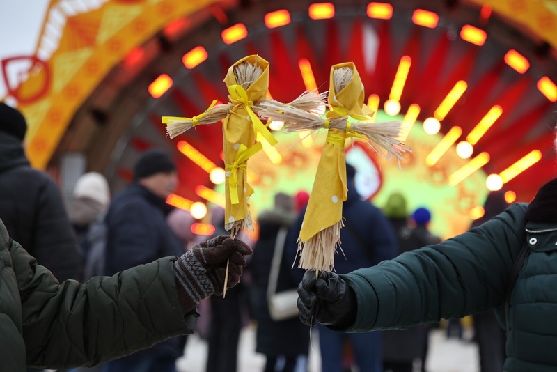 В Бресте отпраздновали Масленицу с петербургским колоритом