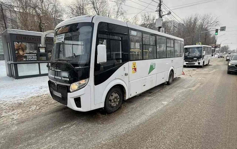 Два маршрутных автобуса столкнулись в Воронеже
