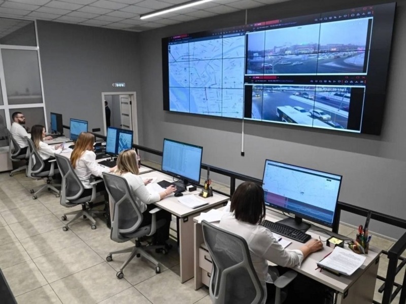 Хоценко проверил работу омского центра организации дорожного движения