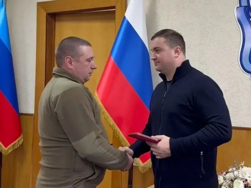 В. Хоценко вручил бойцам СВО госнаграды Омской области