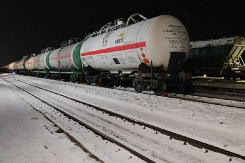 При осмотре поезда из Омска нашли утечку опасных веществ