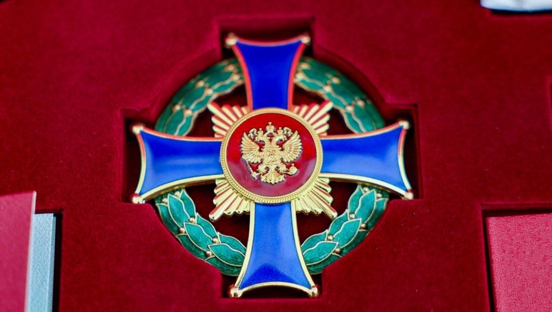 3 многодетные семьи Петербурга получили государственный орден «Родительская слава»